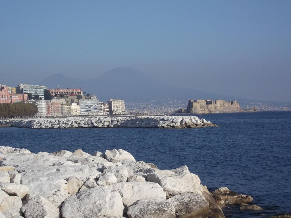 Monolocale Fronte Strada Napoli Centro Storico Villa Bagian luar foto